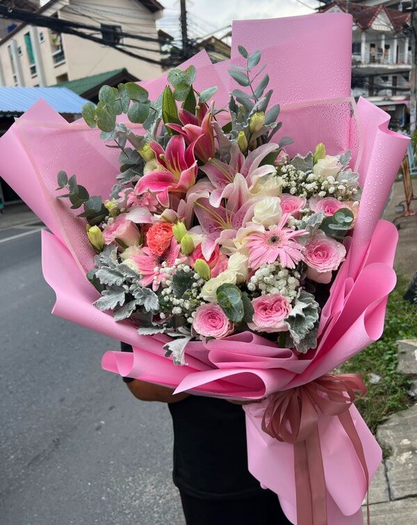 Flowers is always good gift for a Thai girlfriend