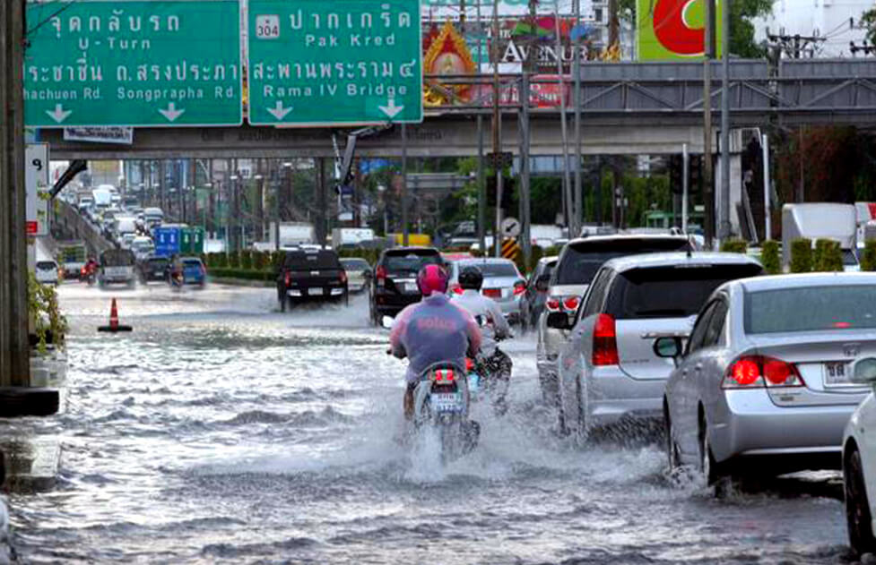 Heavy rain is a serious obstacle for flower delivery in Bangkok